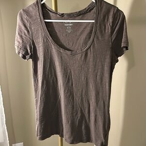 Old Navy brown scoop neck Tshirt. Size M. Gently worn.
